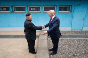 trump-se-declara-deschis-unei-intalniri-cu-liderul-coreei-de-nord:-„am-avut-o-relatie-excelenta-cu-el”
