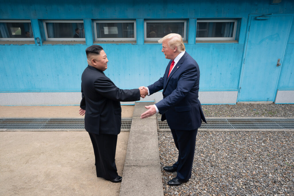 trump-se-declara-deschis-unei-intalniri-cu-liderul-coreei-de-nord:-„am-avut-o-relatie-excelenta-cu-el”