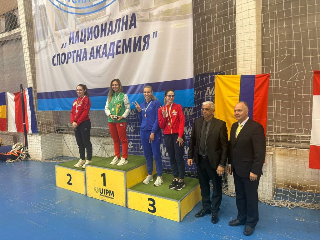 argint-pentru-andreea-lupu-si-bronz-pentru-sabina-martis,-la-turneul-satelit-de-sabie-de-la-sofia