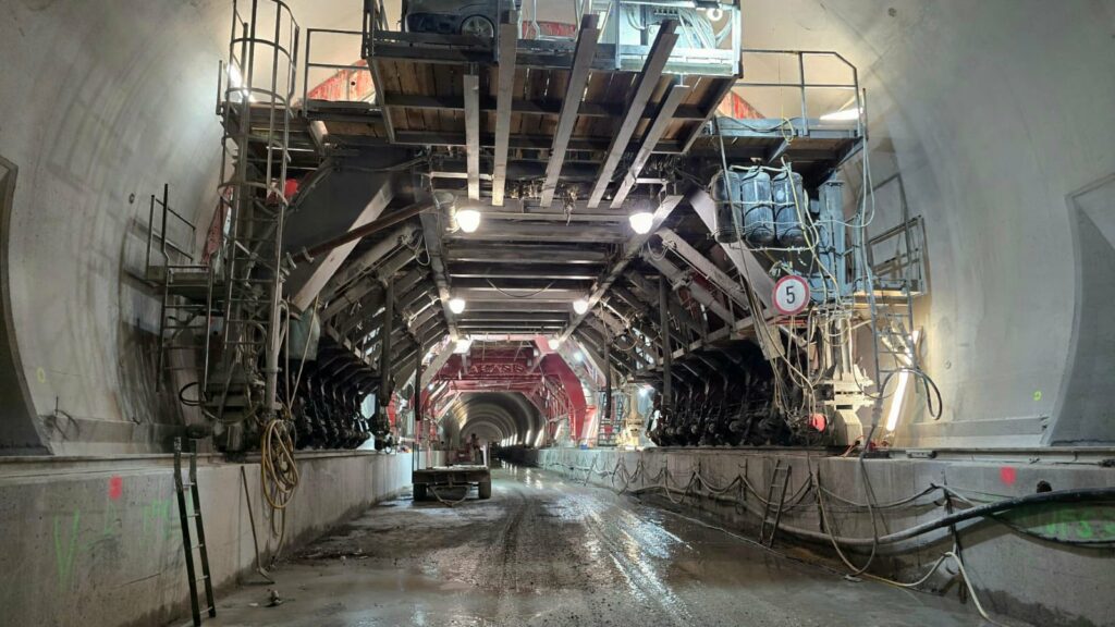 premiera-la-tunelul-daniela-pe-autostrada-a1:-structura-de-rezistenta-finalizata
