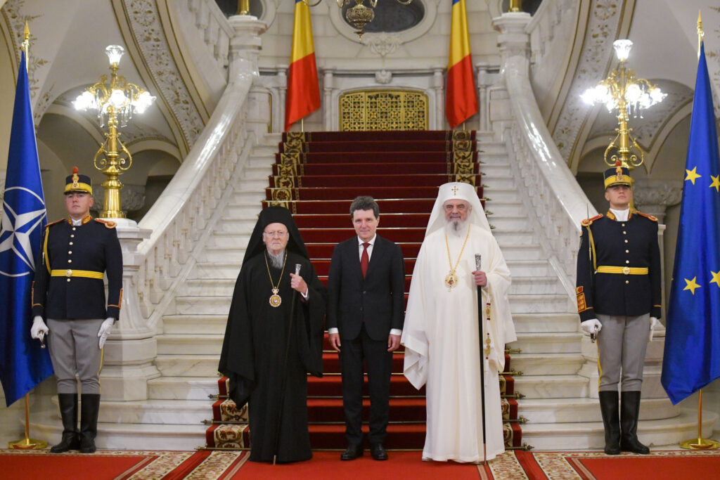 patriarhul-ecumenic-bartolomeu-i-si-patriarhia-romana,-decorati-de-presedintele-nicusor-dan-la-palatul-cotroceni