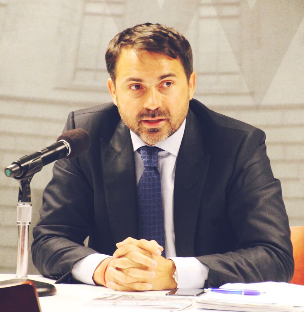 un-deputat-cere-mae-„clarificari-si-masuri-urgente”-pentru-liceele-romanesti-din-cernauti