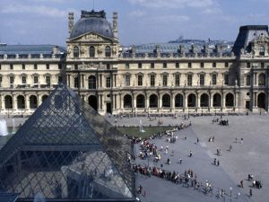 noul-prefect-al-politiei-parisului-se-opune-ferm-unei-sectii-de-politie-in-muzeul-luvru