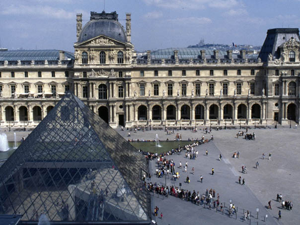 noul-prefect-al-politiei-parisului-se-opune-ferm-unei-sectii-de-politie-in-muzeul-luvru