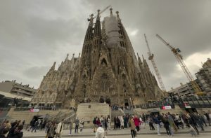 sagrada-familia-din-barcelona-devine-cea-mai-inalta-biserica-din-lume