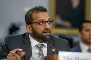 directorul-fbi,-criticat-dupa-ce-ar-fi-folosit-un-avion-guvernamental-pentru-a-participa-la-concertul-iubitei-sale,-la-mai-putin-de-o-ora-de-zbor-de-capitala-sua