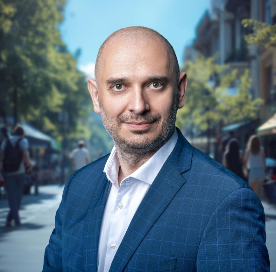 vicepresedintele-usr-acuza:-psd,-pnl-si-aur-au-aprobat-slutirea-proiectului-de-la-aleea-cu-ceas