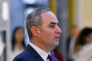 guvernul-prelungeste-pana-la-finalul-anului-perioada-in-care-primariile-si-consiliile-judetene-pot-cere-imprumuturi-de-la-stat,-pentru-investitiile-locale-si-termoficare