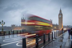  doi-barbati-arestati-dupa-ce-mai-multe-persoane-au-fost-injunghiate-intr-un-tren