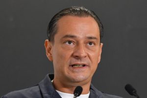 baluta-cere-guvernului-bolojan-sa-achite-facturile-restante-pentru-planseul-de-la-piata-unirii