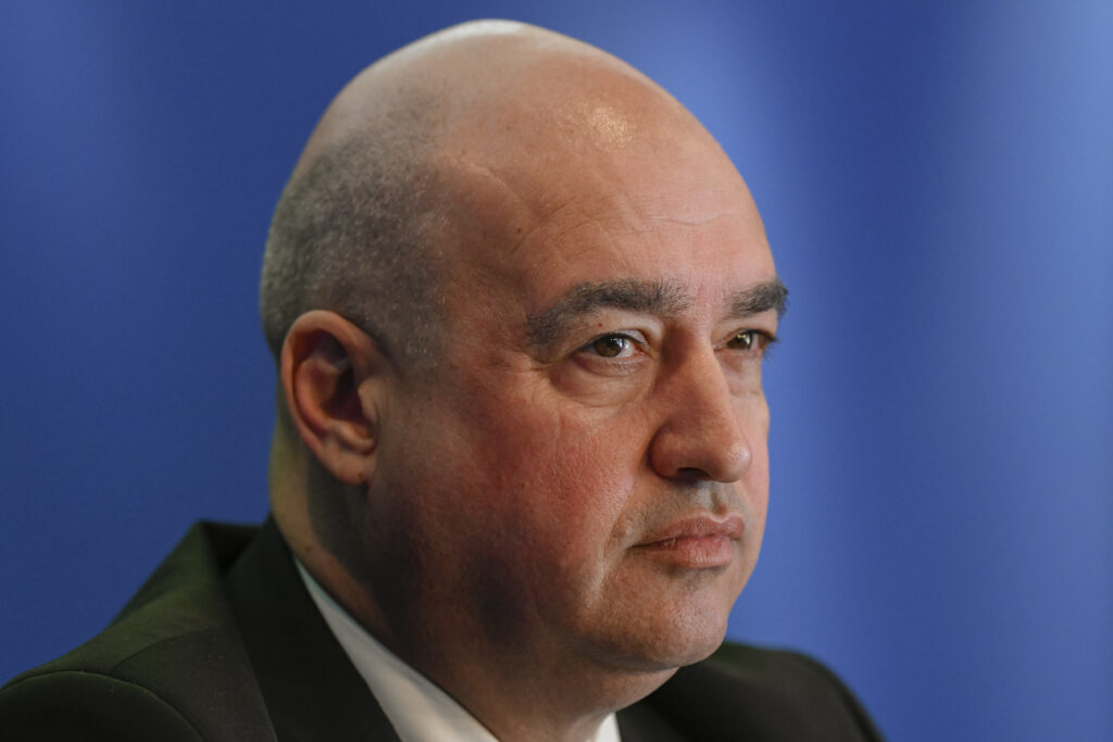 un-lider-pnl-controversat-l-a-”bagat-in-audienta”-pe-milionarul-bogos-la-premierul-bolojan-dupa-ce-i-a-evaluat-businessul:-”tu-ti-dai-seama?-90-de-milioane-de-euro,-cifra-de-afaceri?”