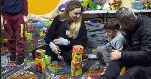 angelina-jolie-a-facut-o-vizita-surpriza-la-spitale-din-herson,-in-sudul-ucrainei