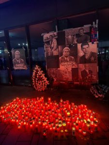 „altar”-in-ghencea-pentru-emeric-ienei.-suporterii-si-au-luat-ramas-bun-de-la-marele-antrenor