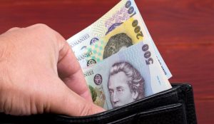 romanii-cu-salarii-de-3000-de-lei-nu-si-mai-permit-nici-credite.-banii-merg-pe-facturi