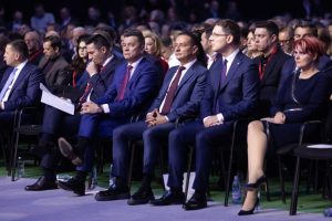 congresul-psd-a-inceput:-3.000-de-delegati-il-vor-alege-presedinte-pe-sorin-grindeanu-/-fosti-presedinti-ai-partidului,-prezenti-in-sala-/-statutul-psd,-modificat-/-atacuri-dure-la-adresa-partidelor-de-dreapta