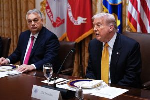 donald-trump:-„imi-plac-romanii,-cred-ca-romanii-sunt-oameni-grozavi-avem-o-relatie-grozava-cu-romania.-dar-mutam-trupele-de-colo-colo”-/-asigurari-date-de-pentagon