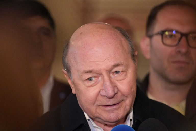 traian-basescu-despre-coruptia-din-aparare:-ma-tem-ca-se-vor-pierde-multe-contracte-si-multi-bani