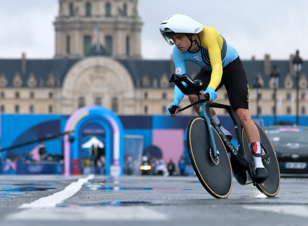 ciclistul-belgian-wout-van-aert-a-revenit-pe-bicicleta-la-doar-10-zile-dupa-operatia-la-glezna