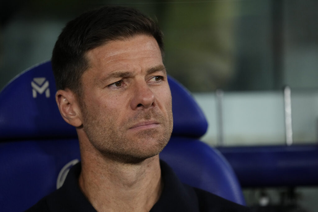 xabi-alonso-a-parasit-real-madrid-dupa-sapte-luni.-alvaro-arbeloa,-noul-antrenor